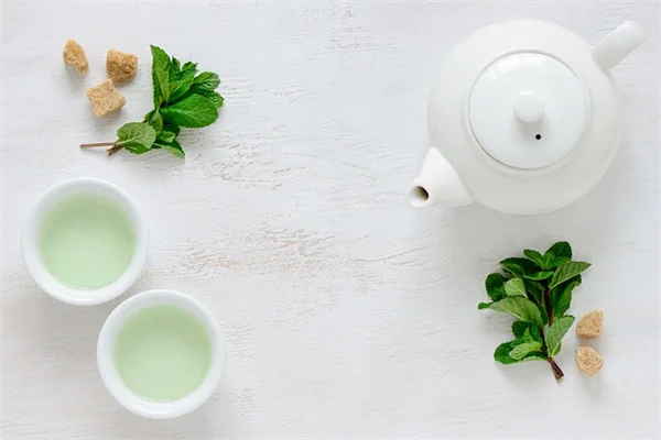 花盆掛環の取り付け方と水やりのコツ！壁面を有効活用する方法